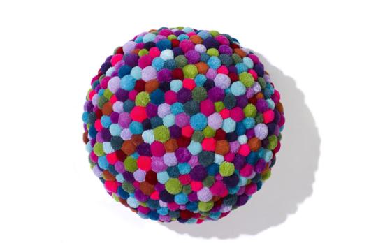 MYK pom-pom pouf